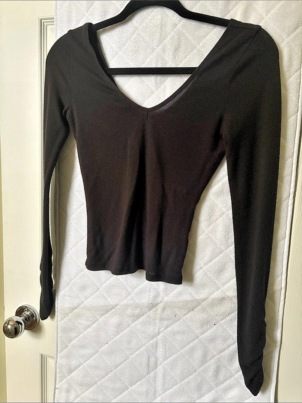 Garage Cropped Black Long Sleeve V-Neck Top Like New